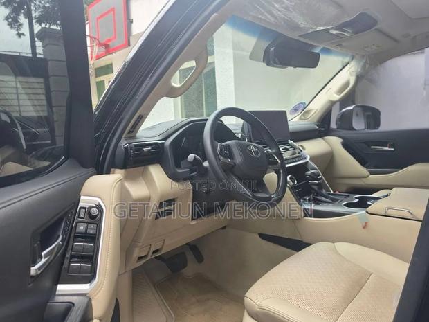 Toyota Land Cruiser 2025 Black