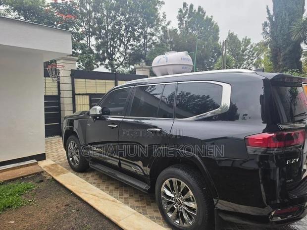 Toyota Land Cruiser 2025 Black