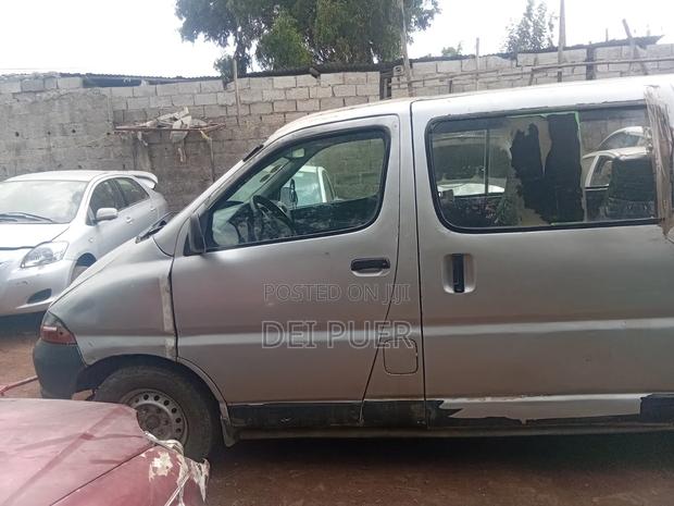 Toyota Grand HiAce 2001 Gray