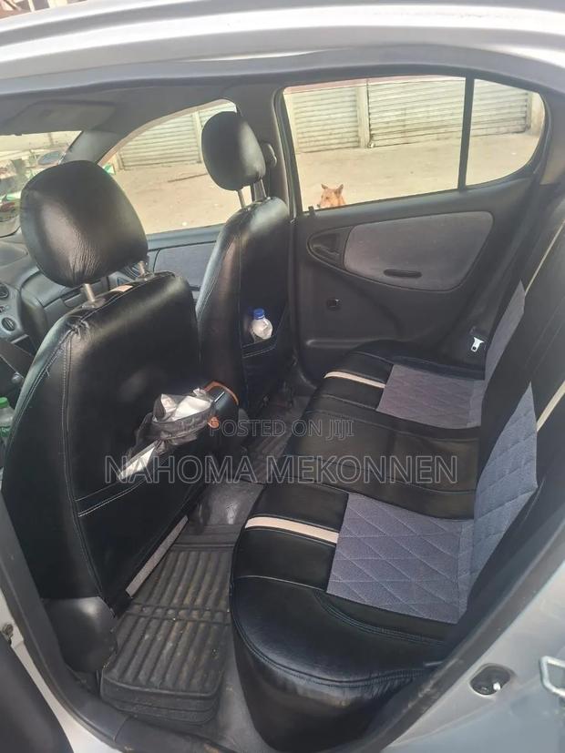 Toyota Vitz 2001 Silver