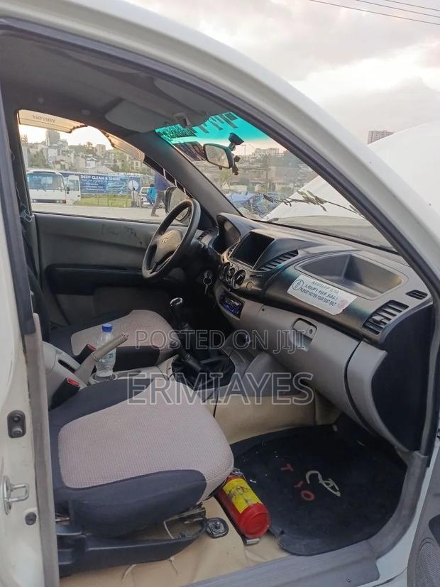 Mitsubishi L200 2007 White
