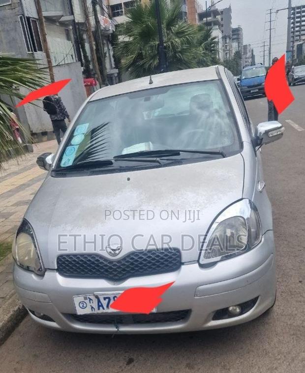 Toyota Vitz 2004 Silver