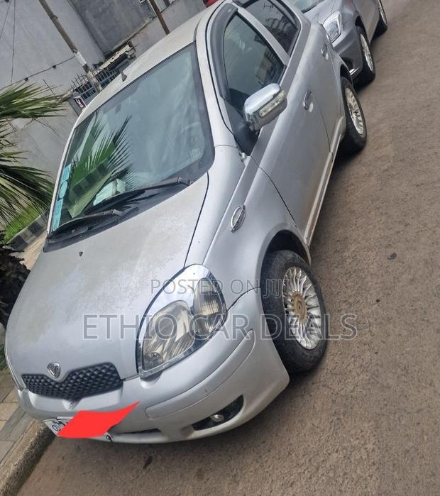 Toyota Vitz 2004 Silver