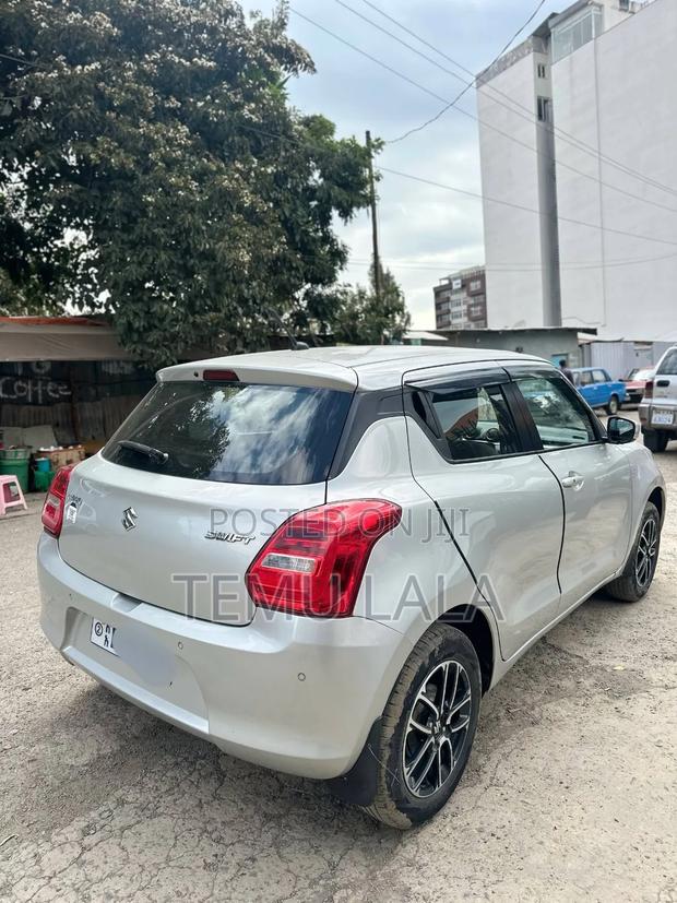 Suzuki Swift 2022 Silver