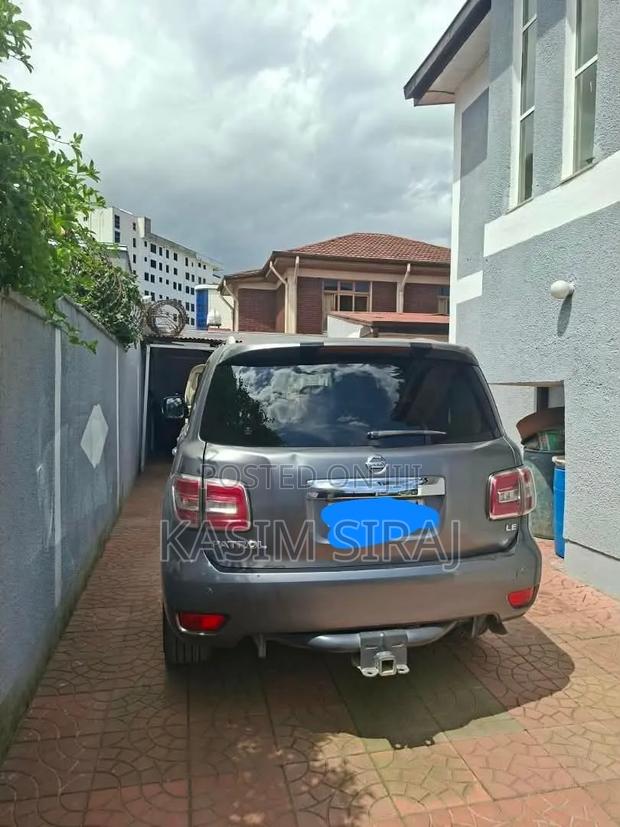 Nissan Patrol 2017 Blue