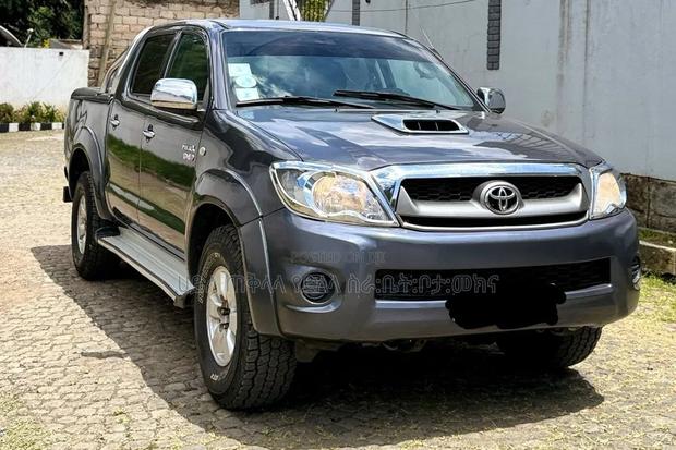 Toyota Hilux 2011 Gray