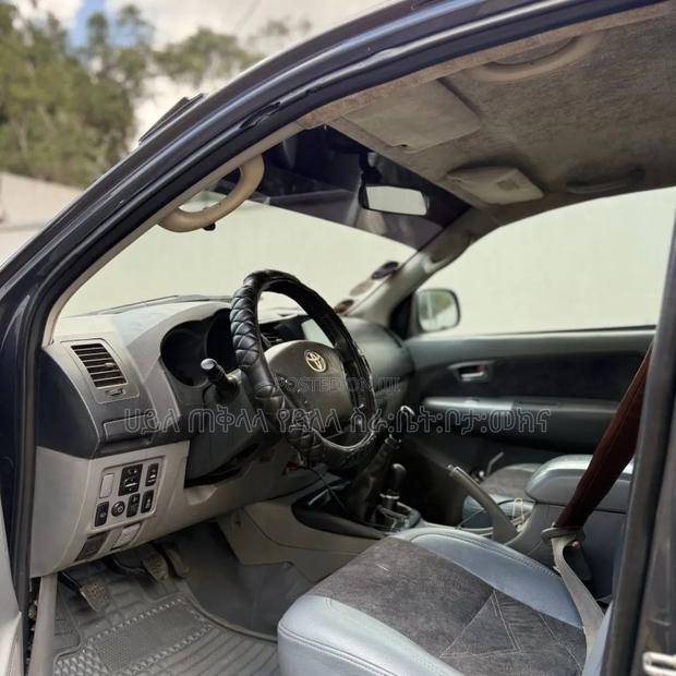 Toyota Hilux 2011 Gray