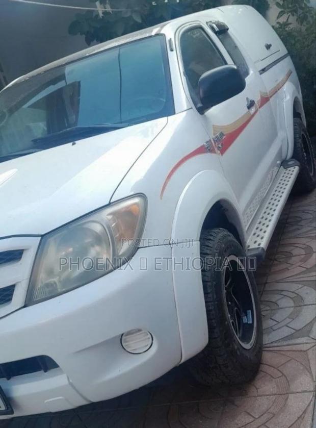 Toyota Hilux 2007 White
