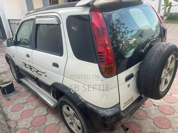 Car 1998 White