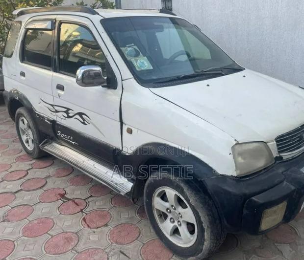 Car 1998 White