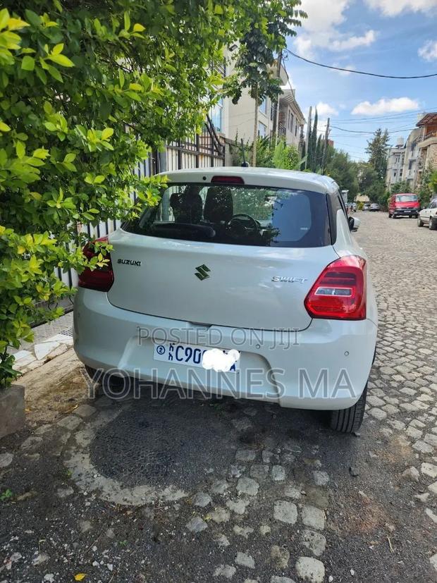 Suzuki Swift 2023 White