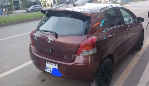Toyota Yaris Base Hatchback 5dr 2010 Burgundy