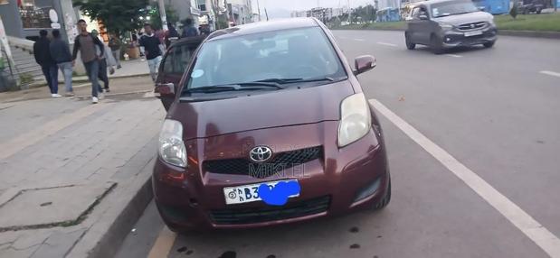 Toyota Yaris Base Hatchback 5dr 2010 Burgundy