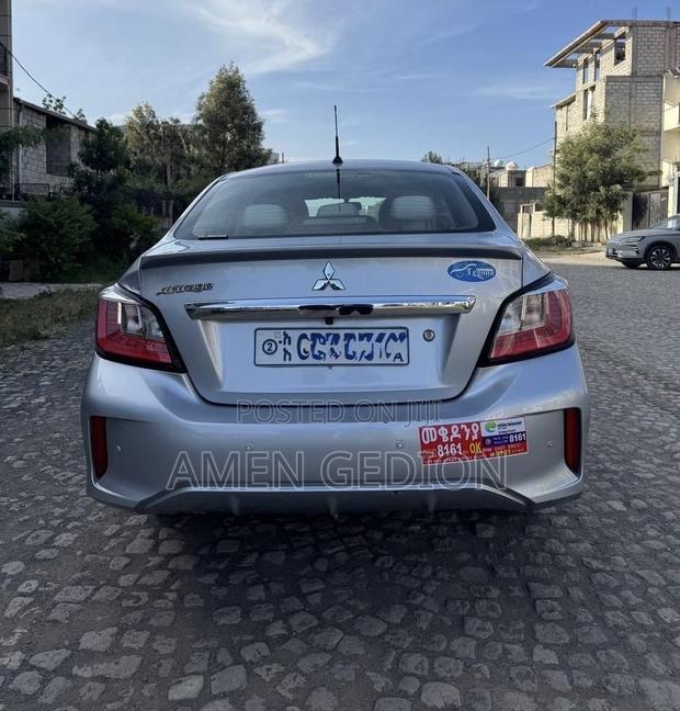 Mitsubishi Attrage 2023 Silver