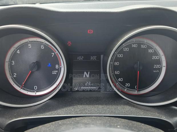 Suzuki Swift 2023 White