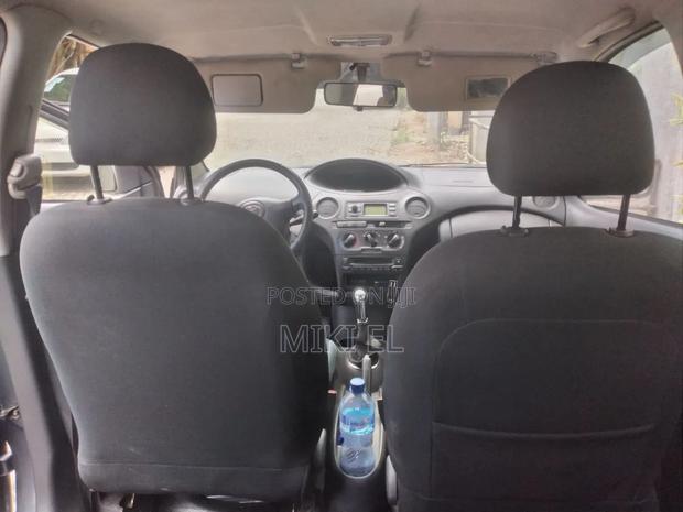 Toyota Vitz 1.3 AWD 5dr 2005 Gray