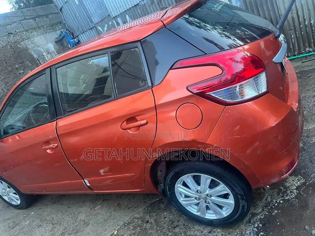 Toyota Yaris 2018 Red