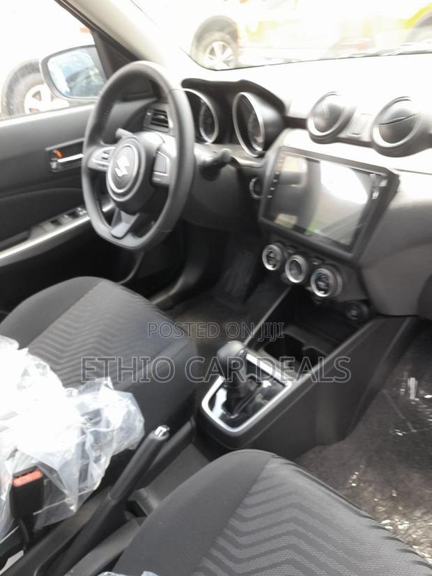 Suzuki Swift 2022 Silver