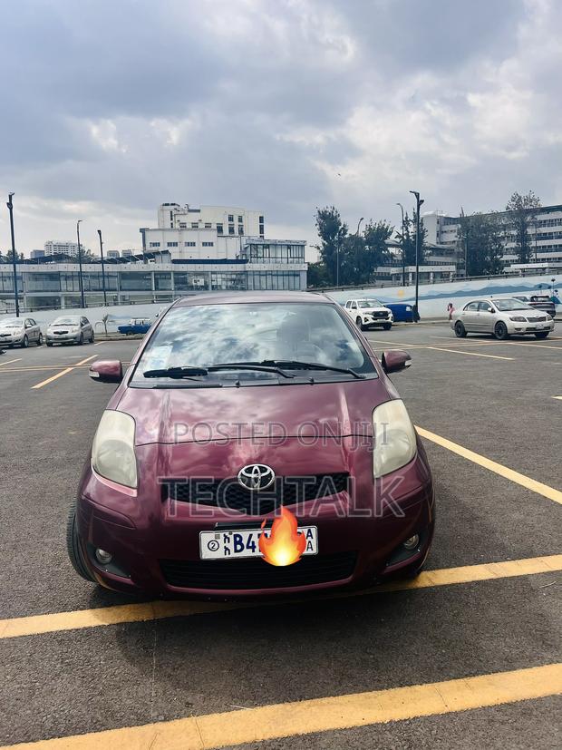 Toyota Yaris 2010 Burgundy