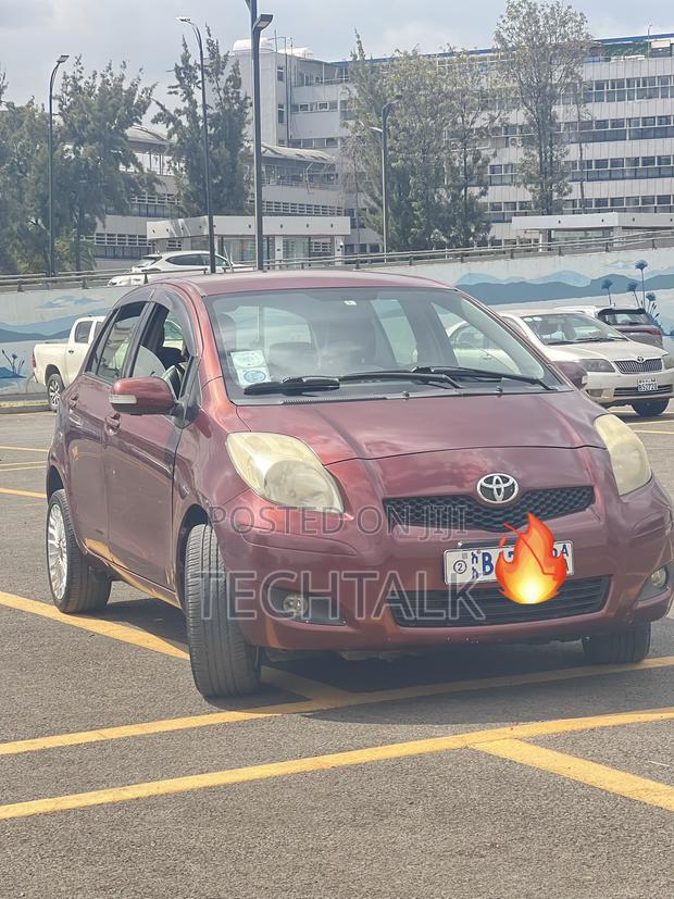 Toyota Yaris 2010 Burgundy