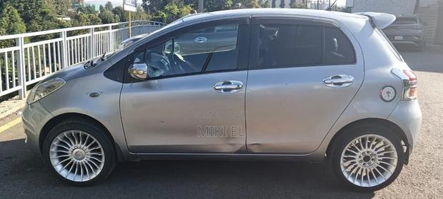 Toyota Yaris 1.0 2006 Gray