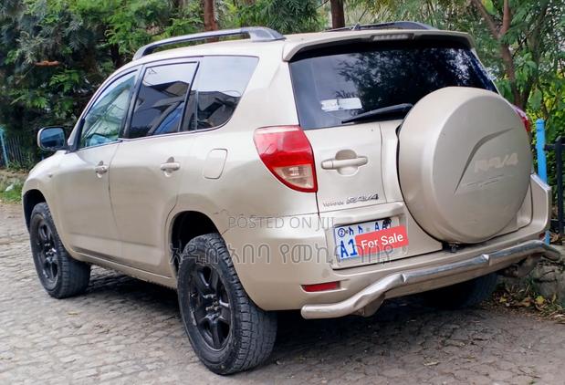 Toyota RAV4 2007 Gold