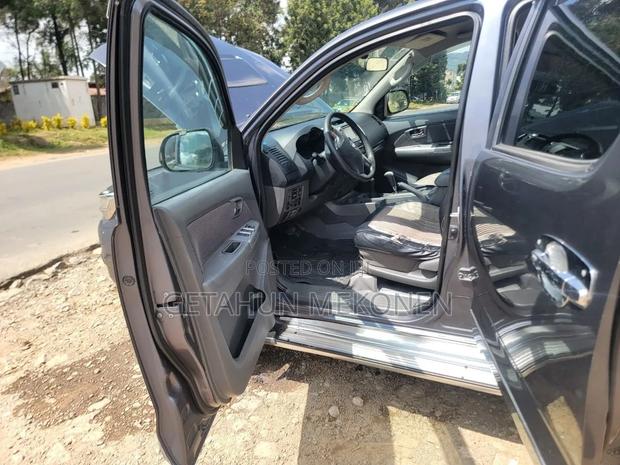 Toyota Hilux 2012 Blue