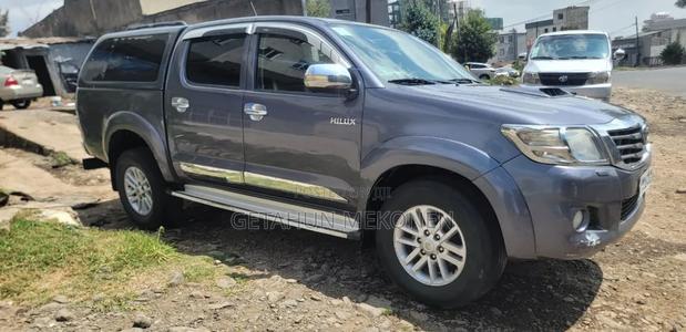 Toyota Hilux 2012 Blue