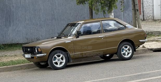 Toyota Corolla KE 20 1975 Gold