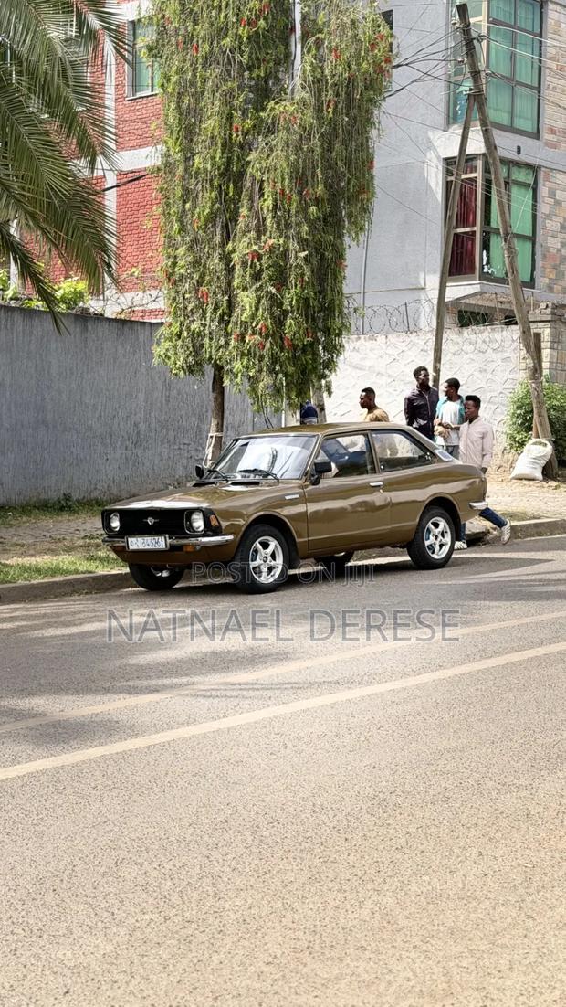 Toyota Corolla KE 20 1975 Gold