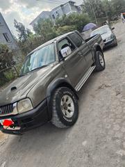 Mitsubishi Airtrek 2005 Gray for sale