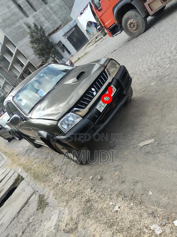 Mitsubishi Airtrek 2005 Gray