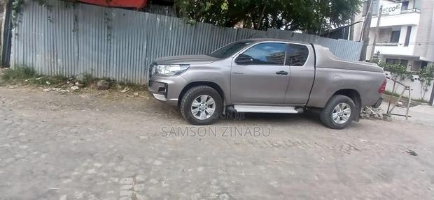 Toyota Hilux 2020 Gray