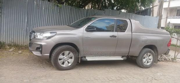 Toyota Hilux 2020 Gray