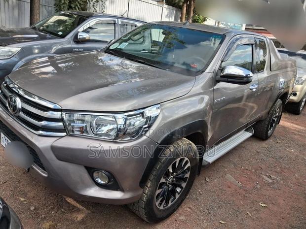 Toyota Hilux 2019 Gray
