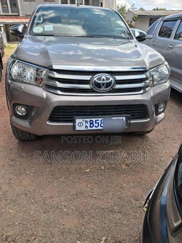 Toyota Hilux 2019 Gray