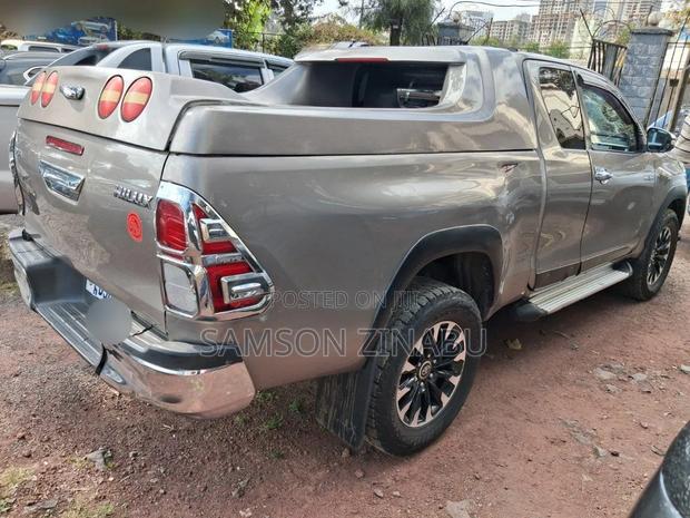 Toyota Hilux 2019 Gray