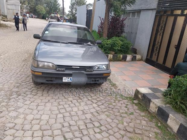 Toyota Corolla Liftback 1999 Gray
