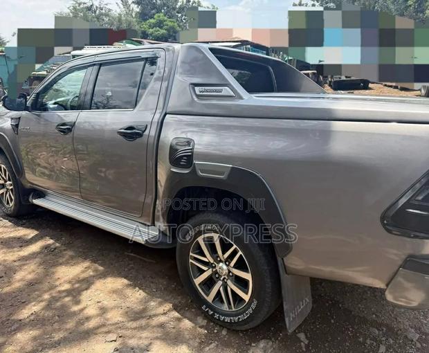 Toyota Hilux 2020 Silver