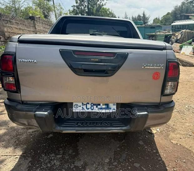 Toyota Hilux 2020 Silver