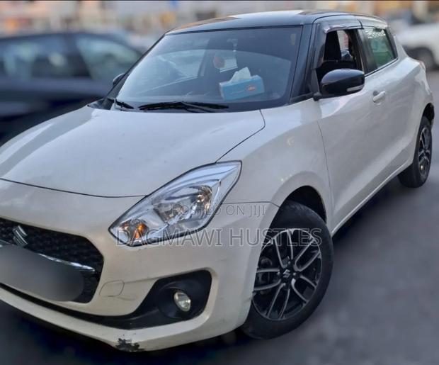 Suzuki Swift 2022 White