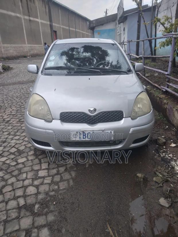 Toyota Vitz 2004 Silver