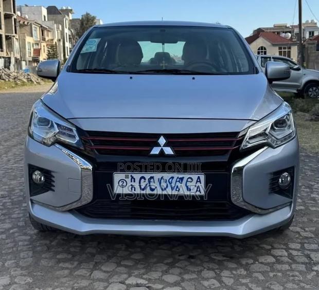Mitsubishi Attrage 2023 Silver