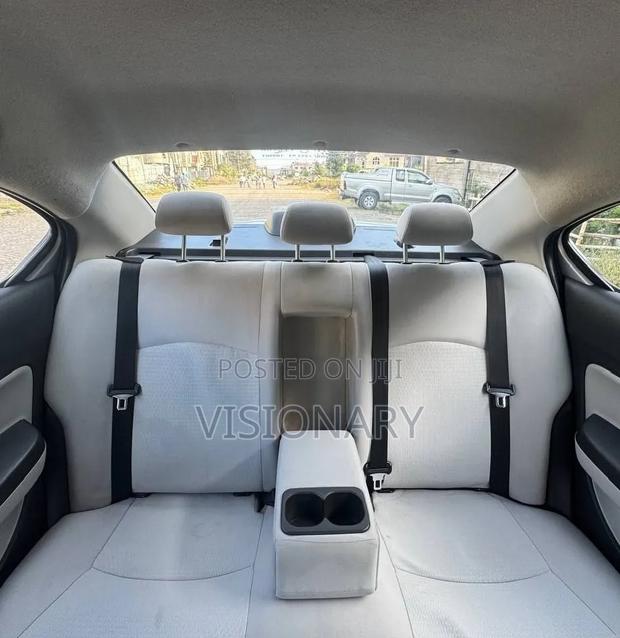 Mitsubishi Attrage 2023 Silver