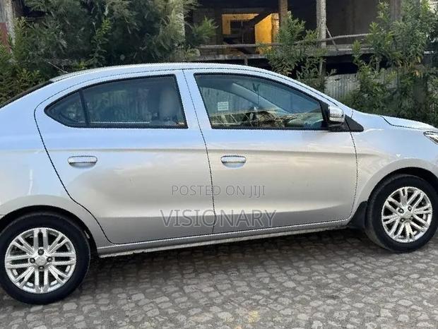 Mitsubishi Attrage 2023 Silver