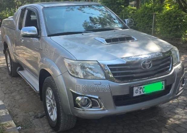 Toyota Hilux 2015 Silver