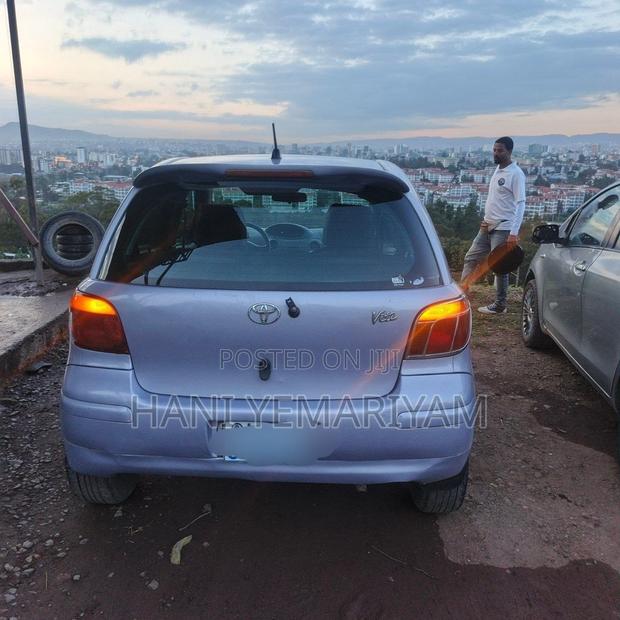 Toyota Vitz 2004 Silver