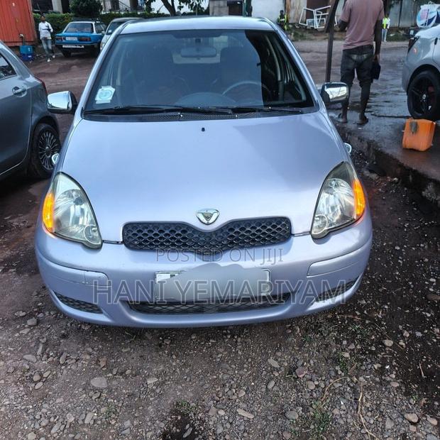 Toyota Vitz 2004 Silver