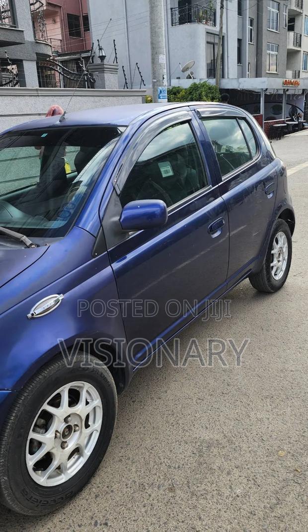 Toyota Vitz 2001 Blue