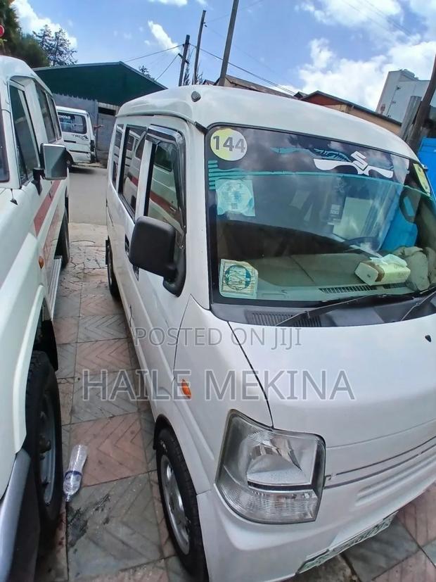 Suzuki Every Wagon 2012 White